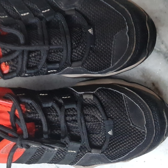 Adidas shoes. - Picture 8 of 9